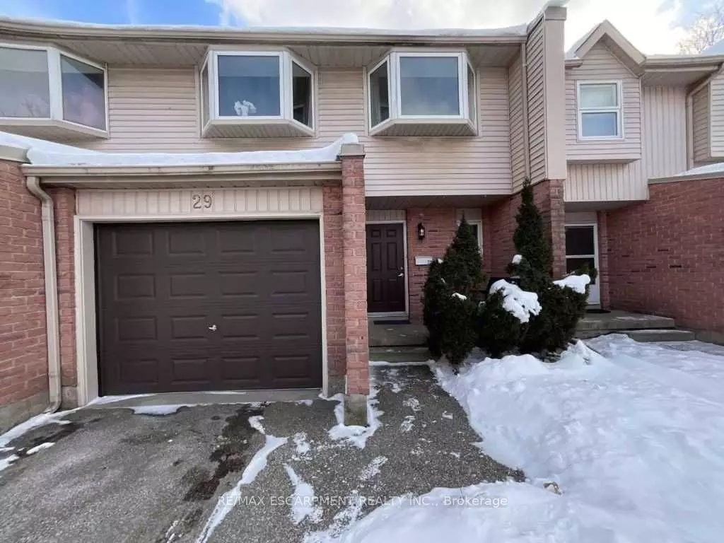 Cambridge, ON N1R 7V7,133 Sekura CRES #29