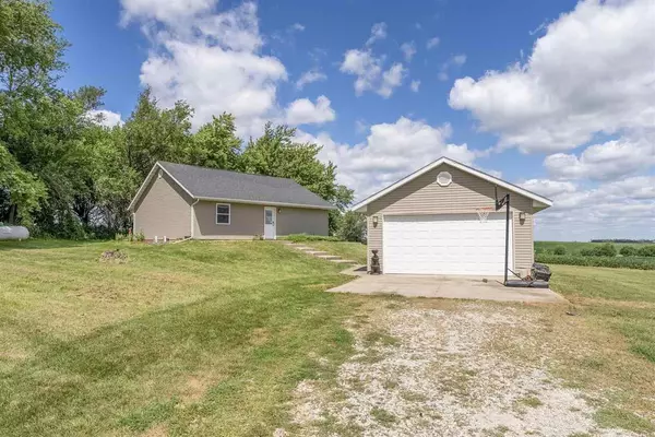 1053 67th St, Elberon, IA 52225