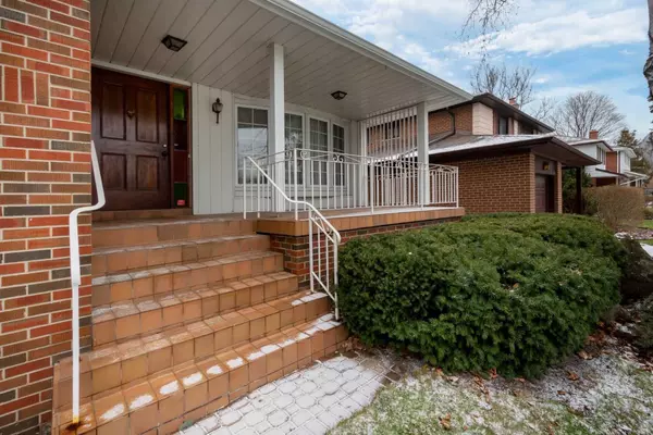 Toronto C15, ON M2J 3N9,65 Endsleigh CRES