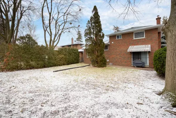 Toronto C15, ON M2J 3N9,65 Endsleigh CRES