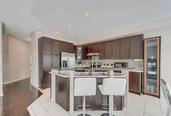 Newmarket, ON L3X 2T2,67 Woodbury CRES