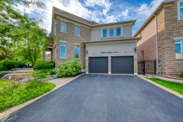 Oakville, ON L6H 0A9,2329 Delnice DR