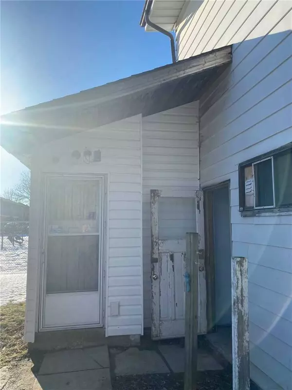 Peterborough, ON K9J 4A2,825 Cameron ST