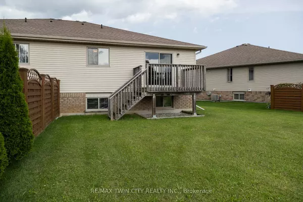 Norfolk, ON N3Y 4K1,32 MILLCROFT DR