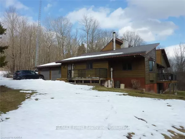 Leeds And The Thousand Islands, ON K7G 2V4,321 GANANOQUE LAKE RD