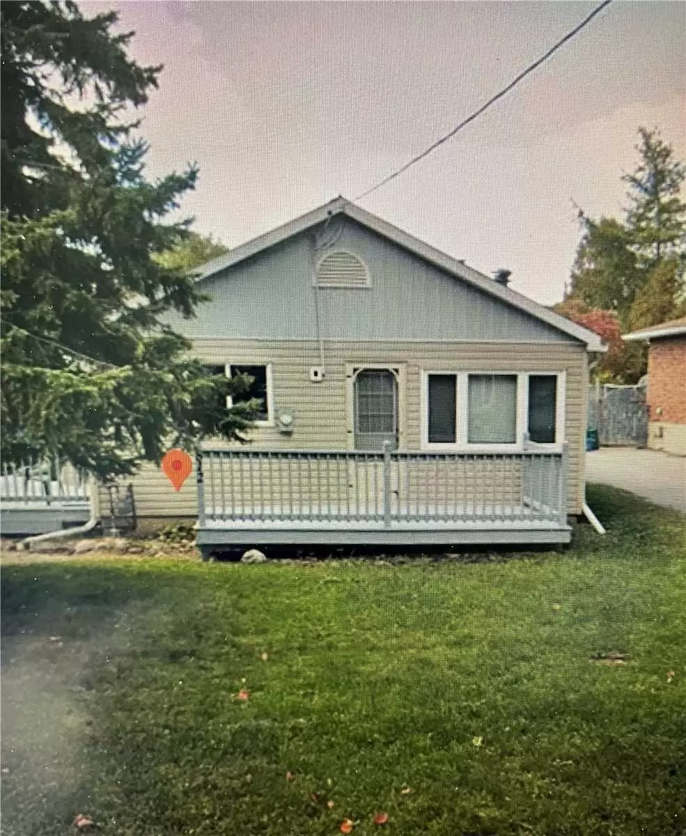 Whitby, ON L1N 4N9,812 Byron ST N