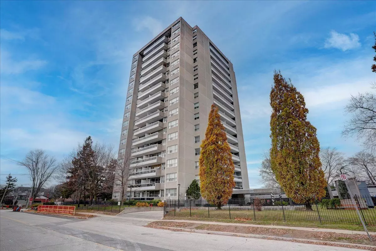 Oakville, ON L6L 5K1,2263 Marine DR #1005