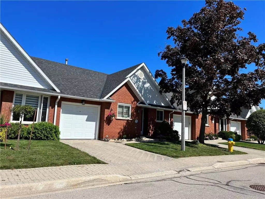 Grimsby, ON L3M 5G3,10 Wentworth DR #13