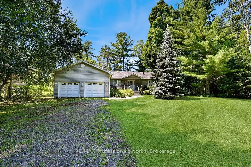 Haliburton, ON K0M 2K0,1049 Lofty Pines LN