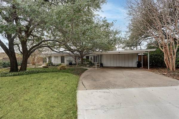 Fort Worth, TX 76109,3913 Westcliff Road S