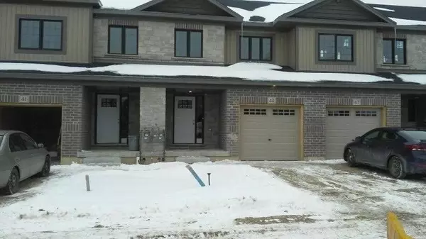 Cambridge, ON N1S 0A6,135 Hardcastle DR #42