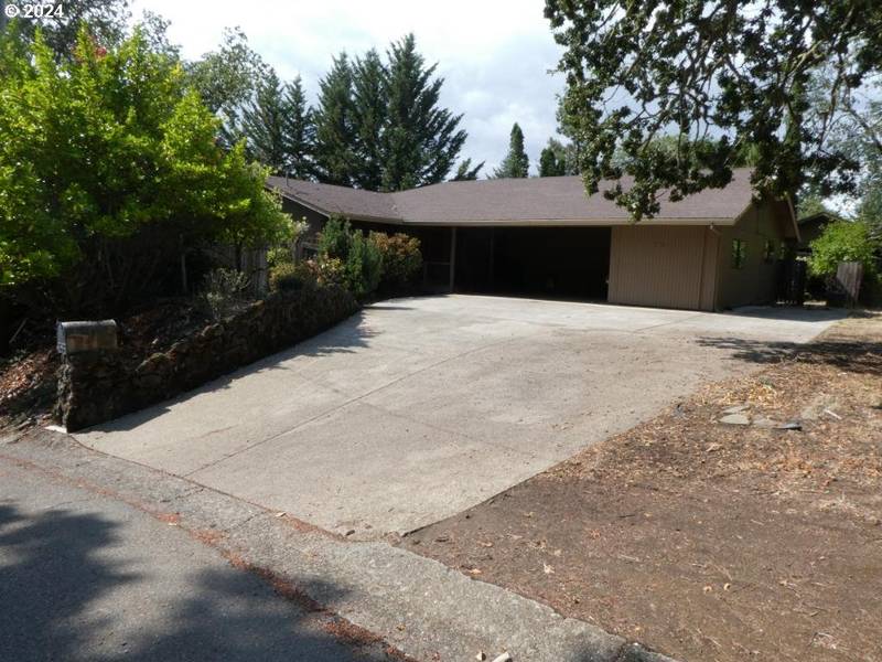 310 SE TERRACE DR, Roseburg, OR 97470