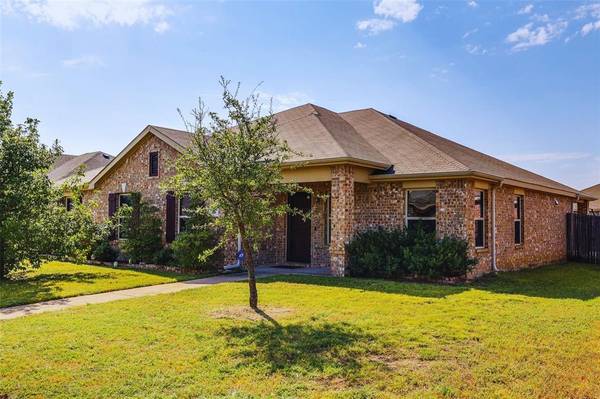 740 Skyflower Drive, Desoto, TX 75115