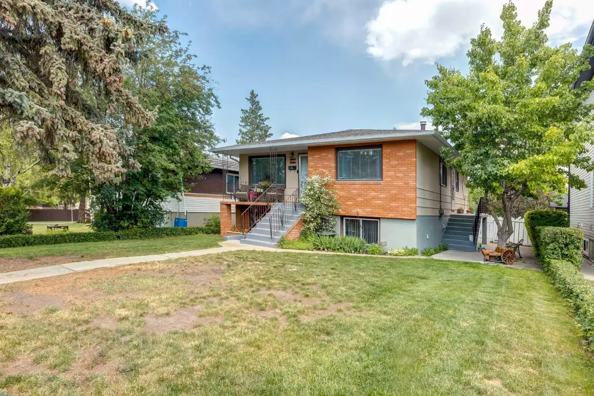 Calgary, AB T3C 2A4,1604 43 ST SW