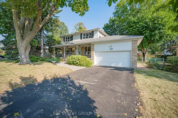 Toronto C15, ON M2J 2R1,15 Allenwood CRES