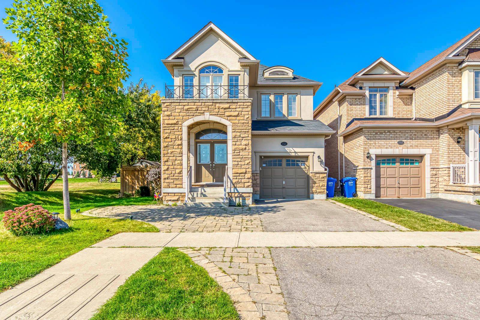 Oakville, ON L6M 0R7,2521 Pine Glen RD