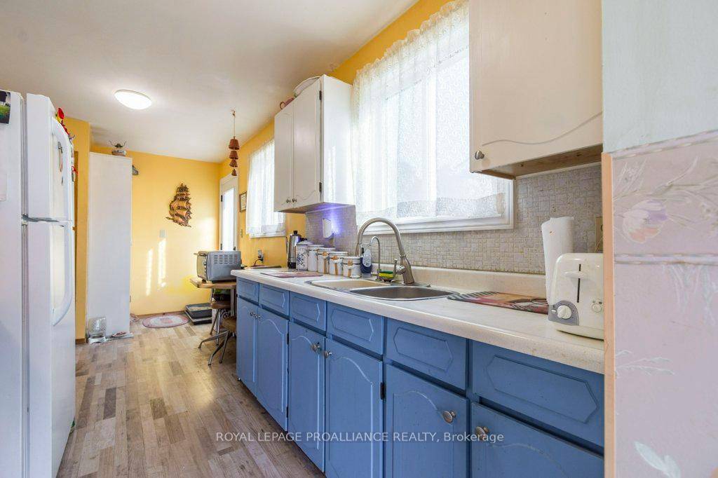 Belleville, ON K8P 4C2,23 Robertson LN