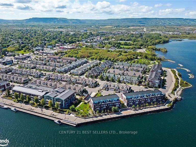Collingwood, ON L9Y 0W2,1 Shipyard LN #202
