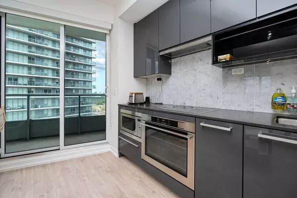 Toronto C15, ON M2K 0E3,115 McMahon DR #2205