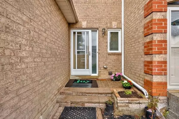 Oakville, ON L6H 6E2,2350 Grand Ravine DR #69