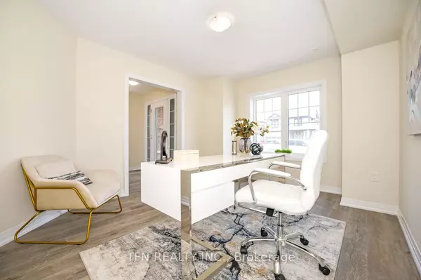 Hamilton, ON L8J 0M5,185 Bedrock DR #8