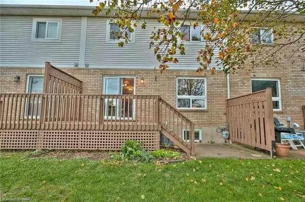 ON L0S 1C0,25 MEADOWVALE DR #6