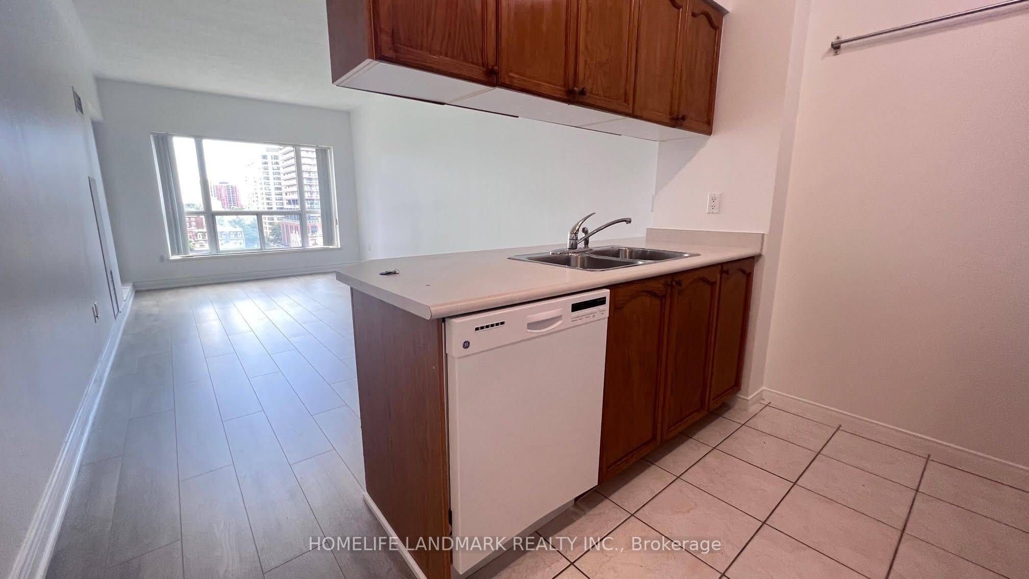 Toronto C01, ON M5S 3G2,909 Bay ST #708