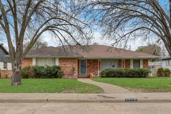 5019 Menefee Drive,  Dallas,  TX 75227