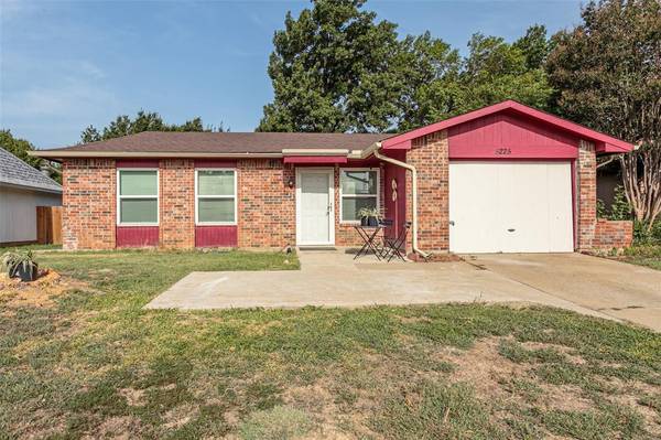 5225 Dunson Drive, Haltom City, TX 76148