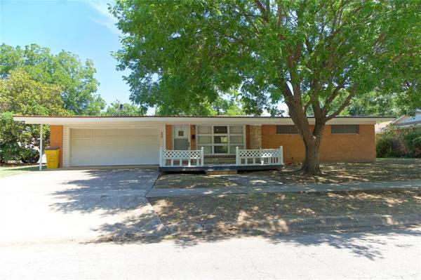 606 Line Drive, Gainesville, TX 76240