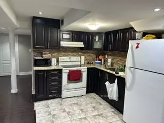 Brampton, ON L6V 4N7,24 Seahorse AVE #2