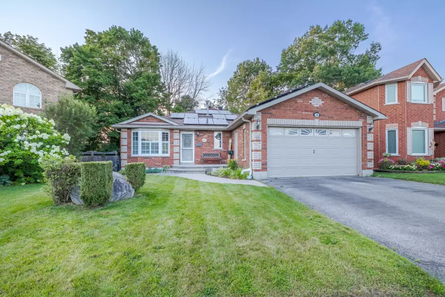 38 Crompton DR, Barrie, ON L4M 6N1