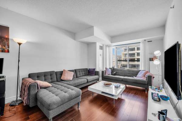 701 Sheppard AVE W #209, Toronto C06, ON M3H 0B2