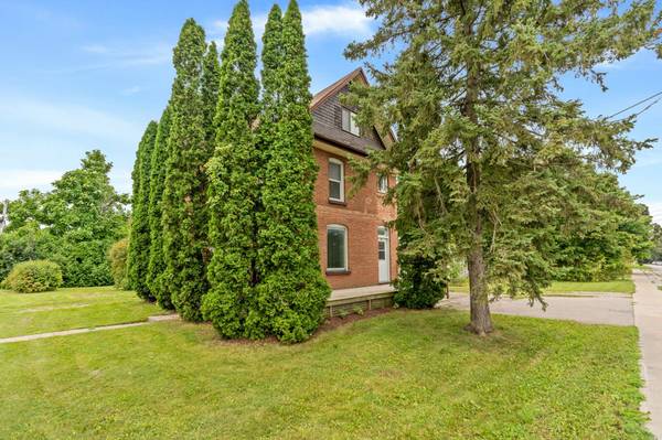 Kawartha Lakes, ON K0M 1N0,49 Bond ST W