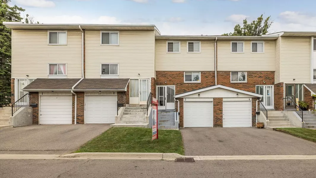 3 Sandringham CT, Brampton, ON L6T 3Z3