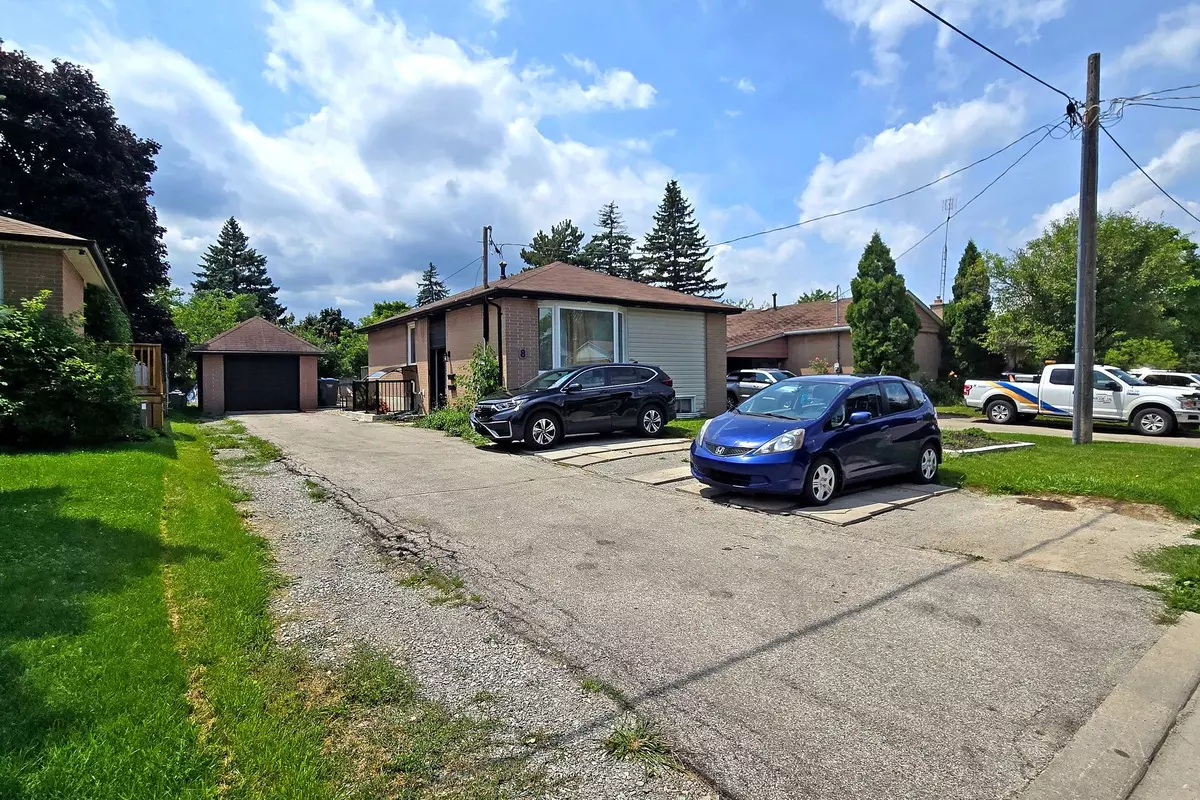 Brampton, ON L6W 2P3,8 Lawrence CRES #BSMT