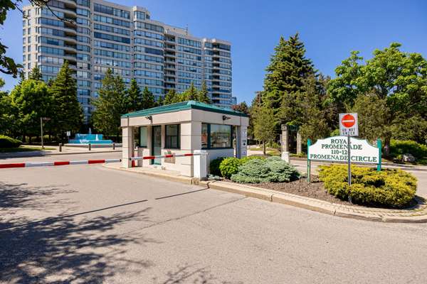 120 Promenade CIR #PH214, Vaughan, ON L4J 7W9