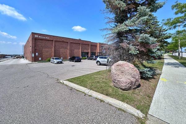 30 Whitmore RD #200, Vaughan, ON L4L 7Z4