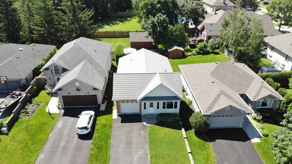 Kawartha Lakes, ON K9V 4H1,5 Susan CT