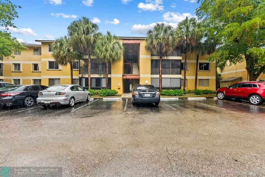 3021 N Oakland Forest Dr  #208, Oakland Park, FL 33309