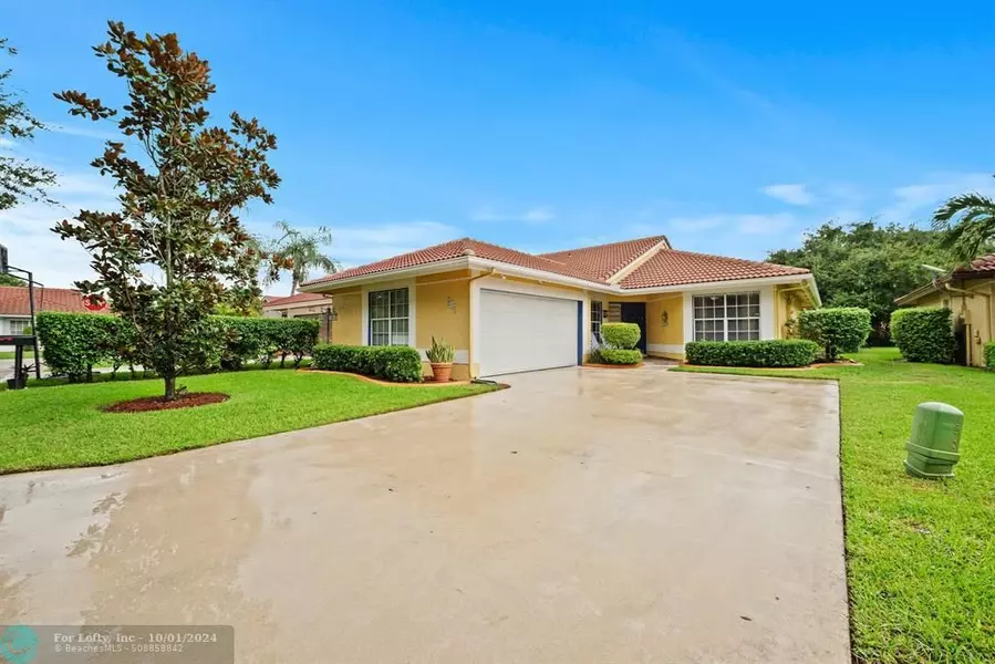 902 NW 104th Ln, Coral Springs, FL 33071