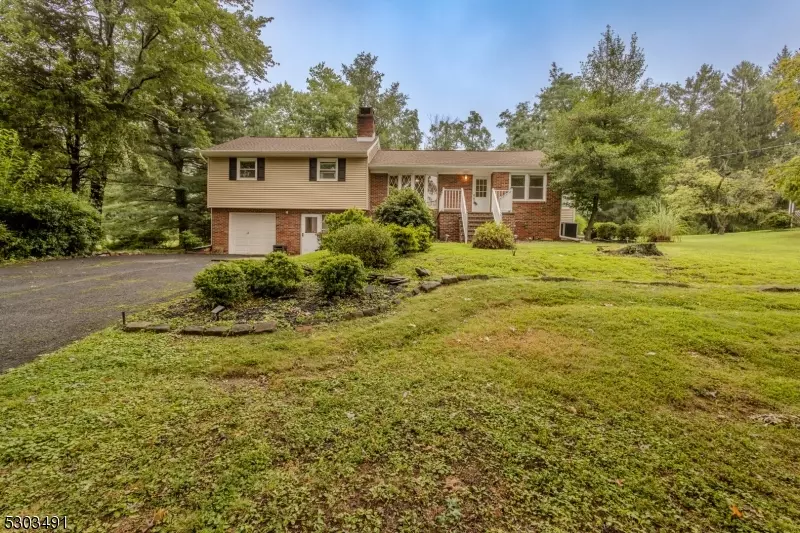 98 Robbins Rd, Branchburg Twp., NJ 08876