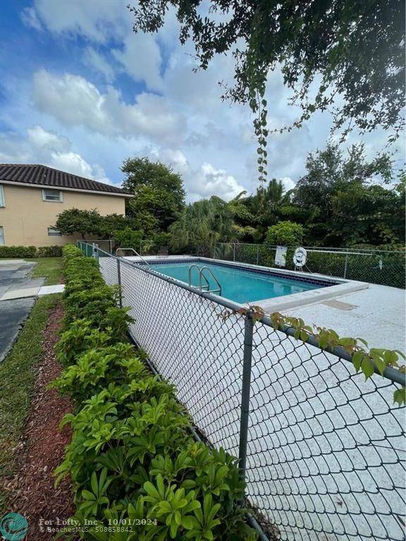 Coral Springs, FL 33065,9190 NW 40th St  #206-2