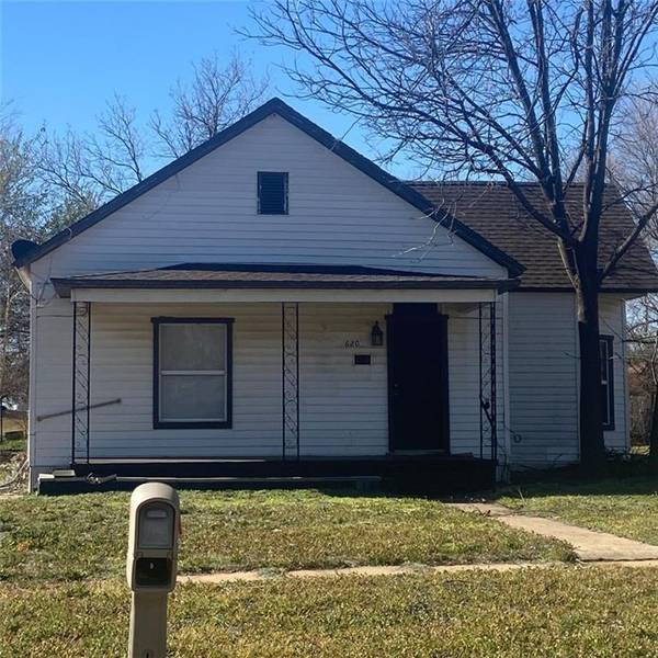 620 W 6th Street, Elk City, OK 73644