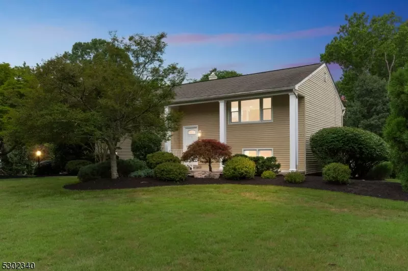 19 Fieldhedge Dr, Hillsborough Twp., NJ 08844