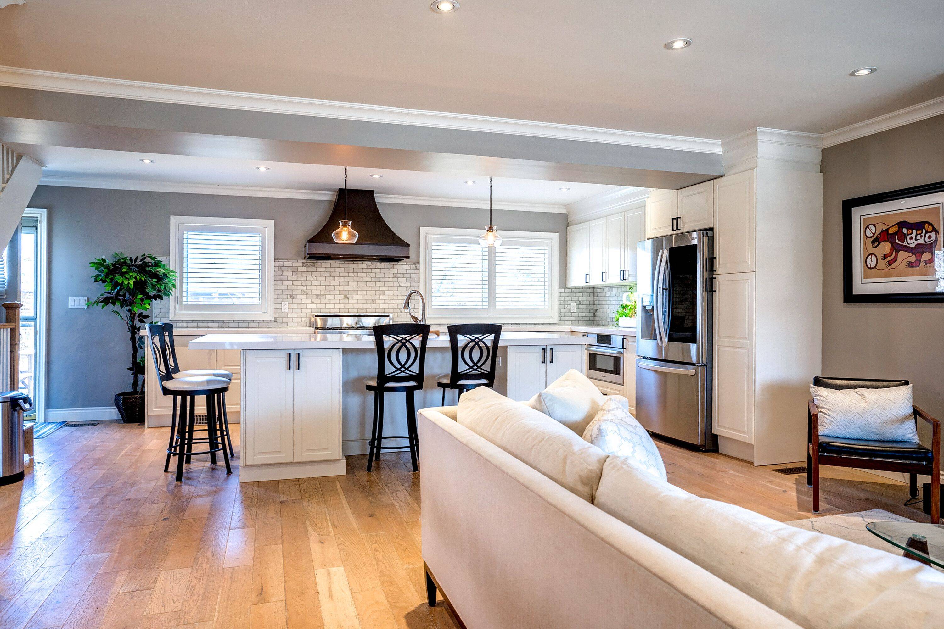Burlington, ON L7R 3G4,341 Beaver ST