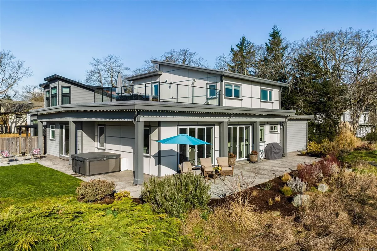 Saanich, BC V8P 1M4,1297 Oakmount Rd