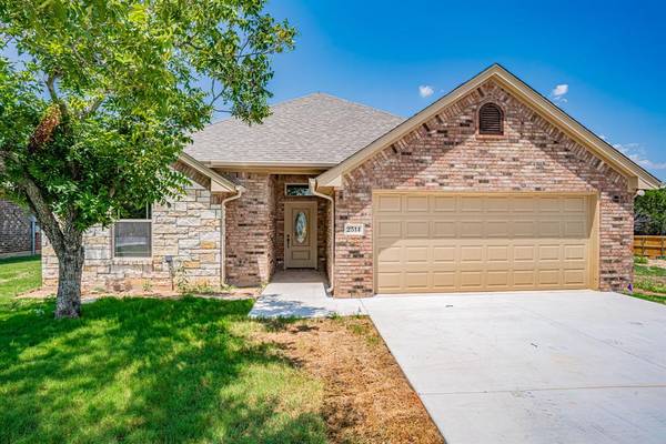 2514 Creek Drive, Granbury, TX 76048