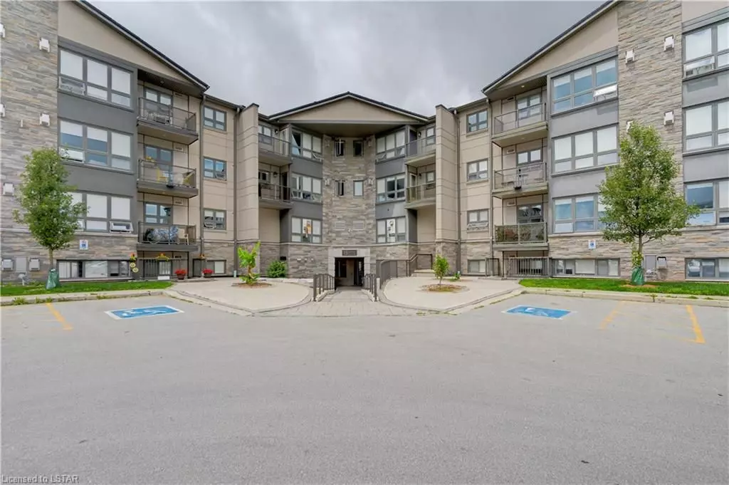 London, ON N5X 3T8,15 JACKSWAY CRES #416