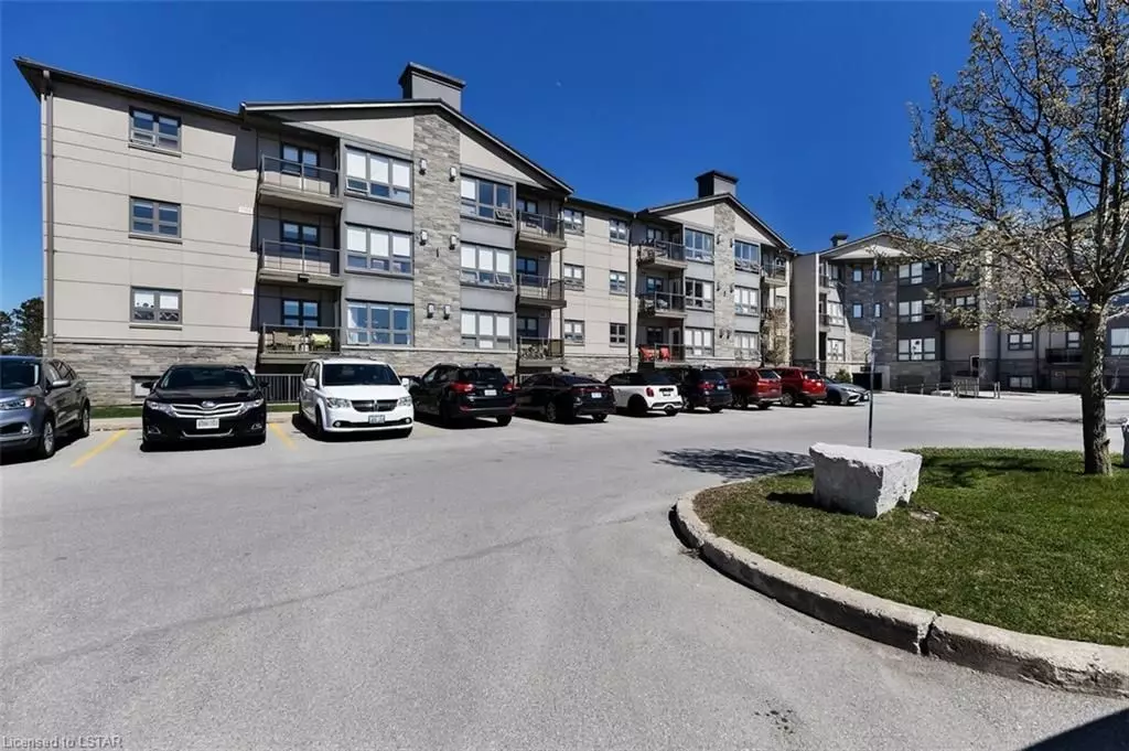 Middlesex, ON N5X 3T5,1 JACKSWAY CRES #403